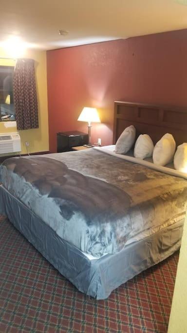 Hotel 2 Queen Beds Hotel Room 212 Booking Stillwater Dış mekan fotoğraf